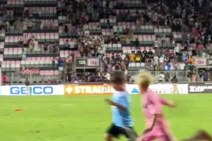 20岁新星独自撑起AC米兰左路走廊：力压S2，英超球会争相抢购他（20岁天才独挑AC米兰左翼重任：表现盖过S2，英超诸强竞相报价）