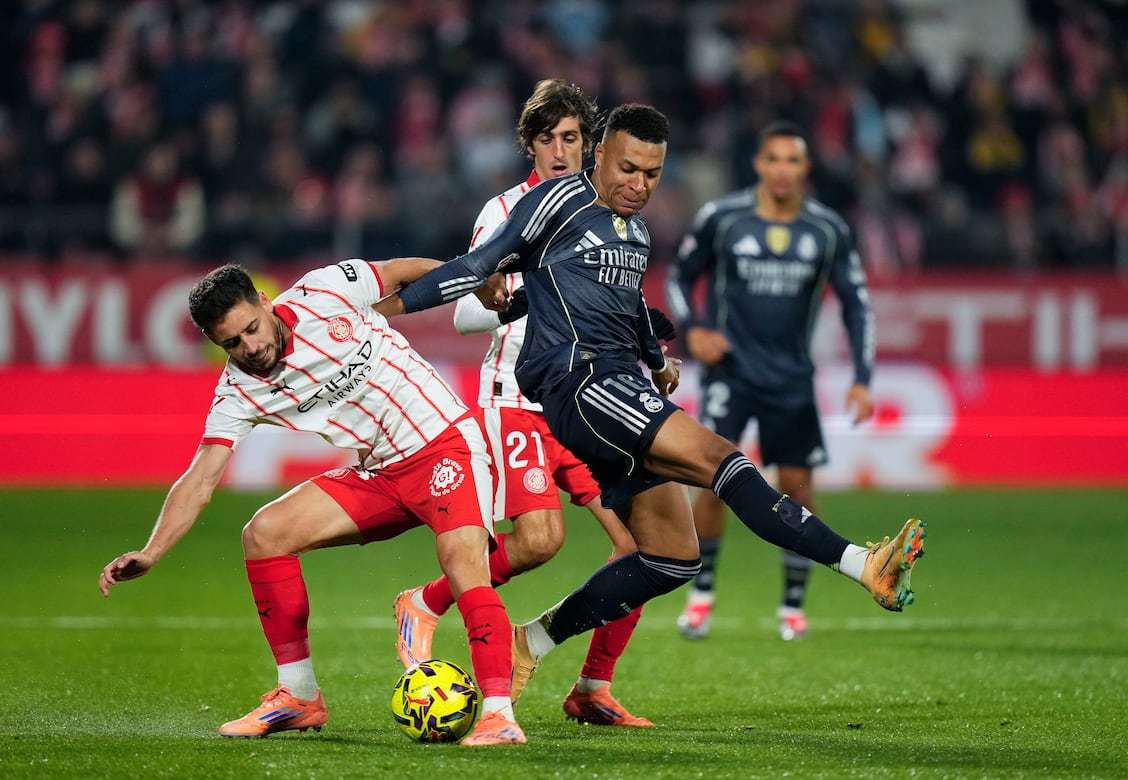 身临其境！跟着镜头冲进球场感受终场哨响瞬间迈阿密众将的喜悦（沉浸式视角：随镜头冲入球场，见证终场哨响时刻迈阿密众将的喜悦）